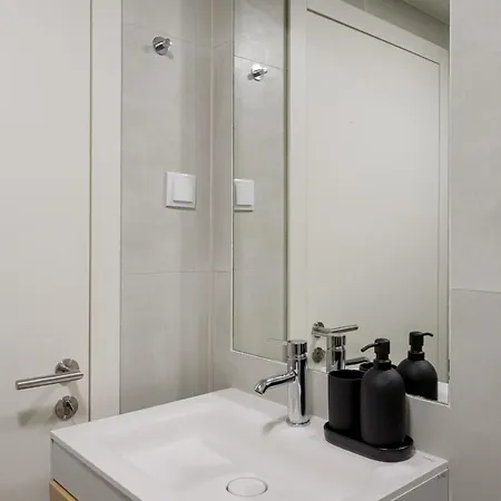 Apartment The Travelers Terrace, 2br In *